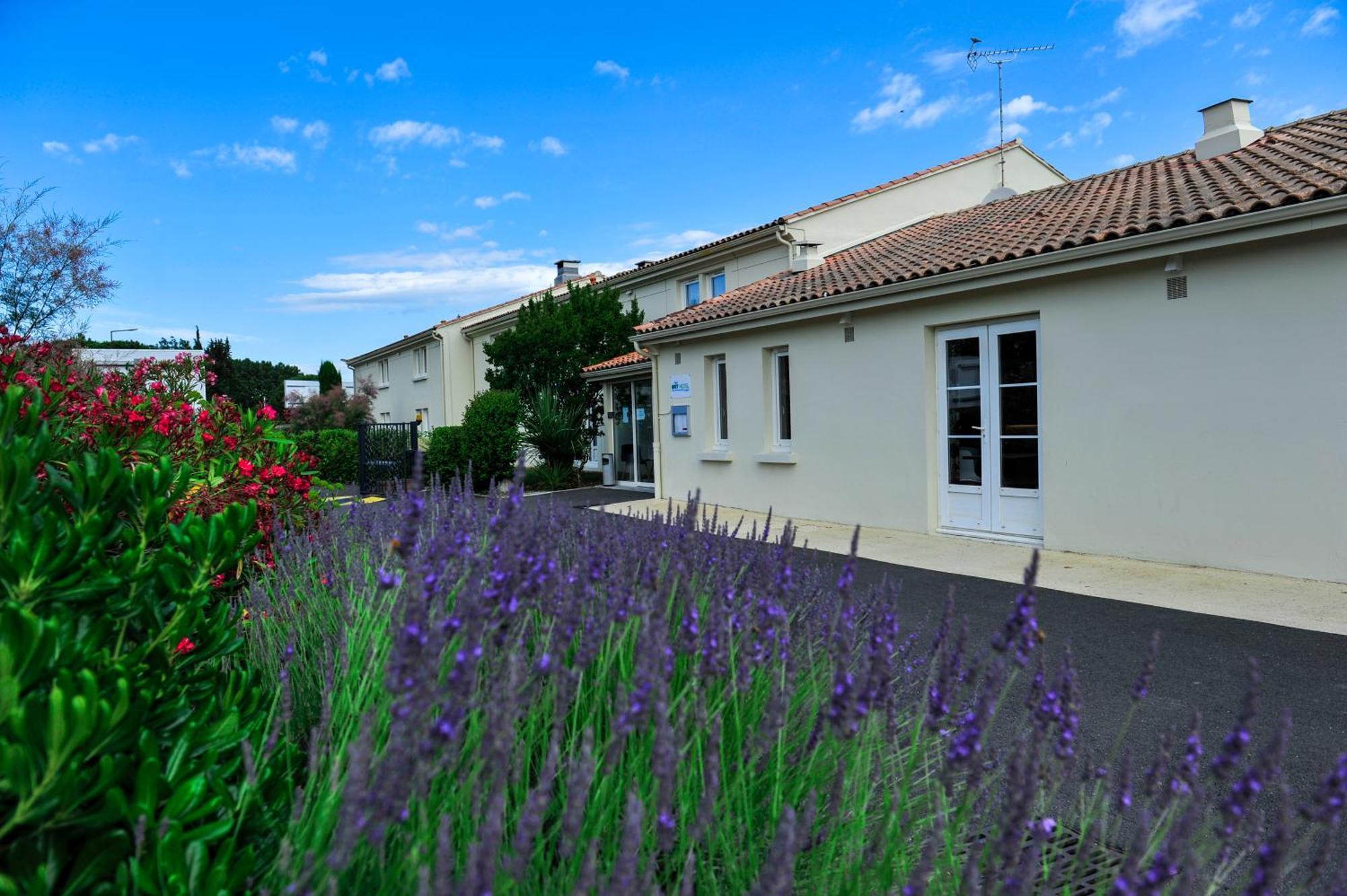 Brit Hotel Avignon Sud Le Calendal Exterior foto